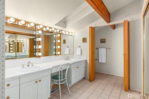 4331 Rhodes End NE Bainbridge Island WA 98110