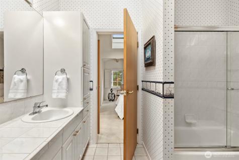 4331 Rhodes End NE Bainbridge Island WA 98110