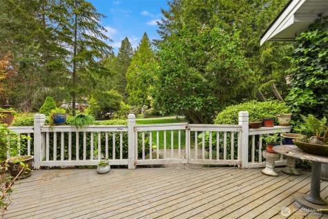 4331 Rhodes End NE Bainbridge Island WA 98110
