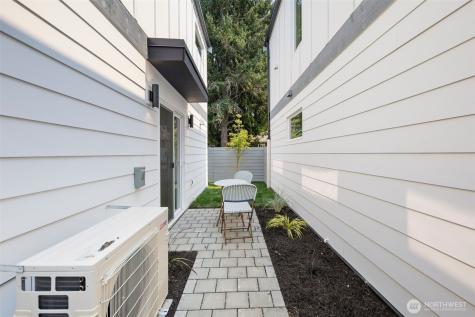 820 S Sullivan Street Seattle WA 98108