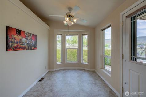 586 Canyon Drive East Wenatchee WA 98802