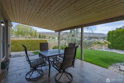 586 Canyon Drive East Wenatchee WA 98802