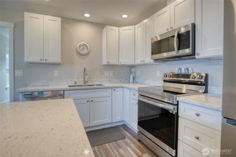 300 Octopus Avenue NE Ocean Shores WA 98569