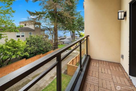 13327 Holmes Point Drive NE Kirkland WA 98034