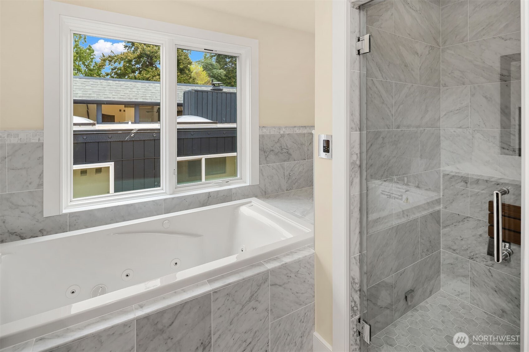 13327 Holmes Point Drive NE Kirkland WA 98034