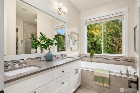 7835 Ledgestone Loop NE Bainbridge Island WA 98110
