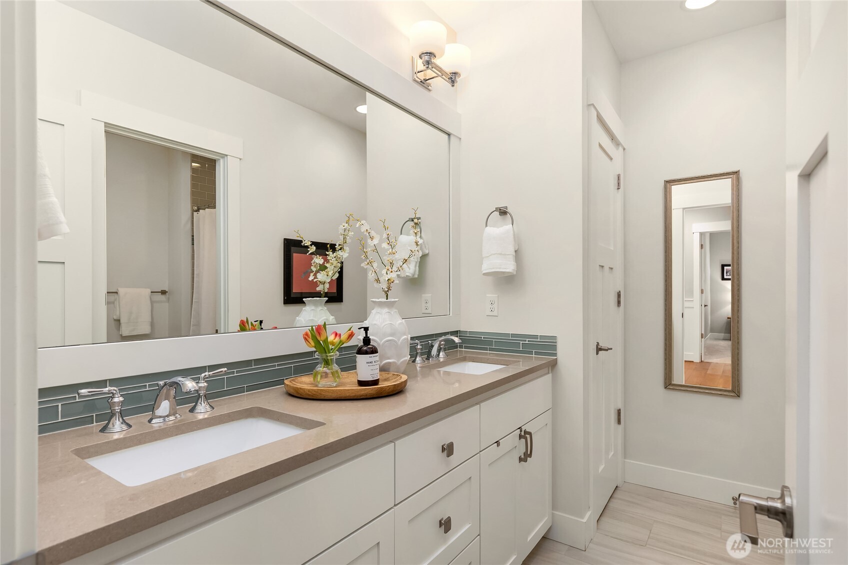7835 Ledgestone Loop NE Bainbridge Island WA 98110