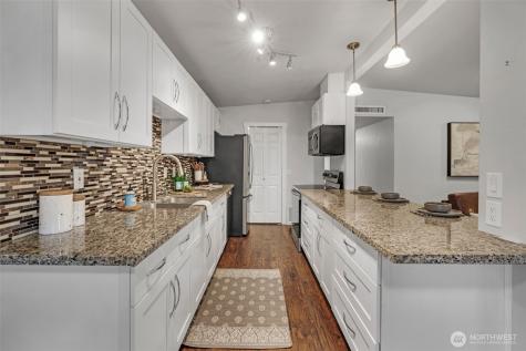 616 S 318th Place Federal Way WA 98003