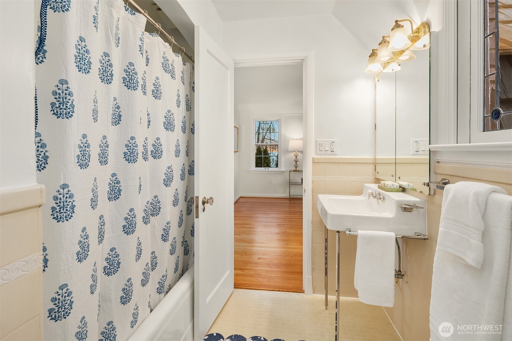 3419 E Laurelhurst Drive NE Seattle WA 98105