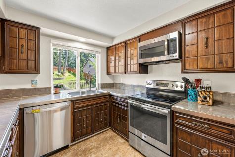 12813 Military Road E Puyallup WA 98374