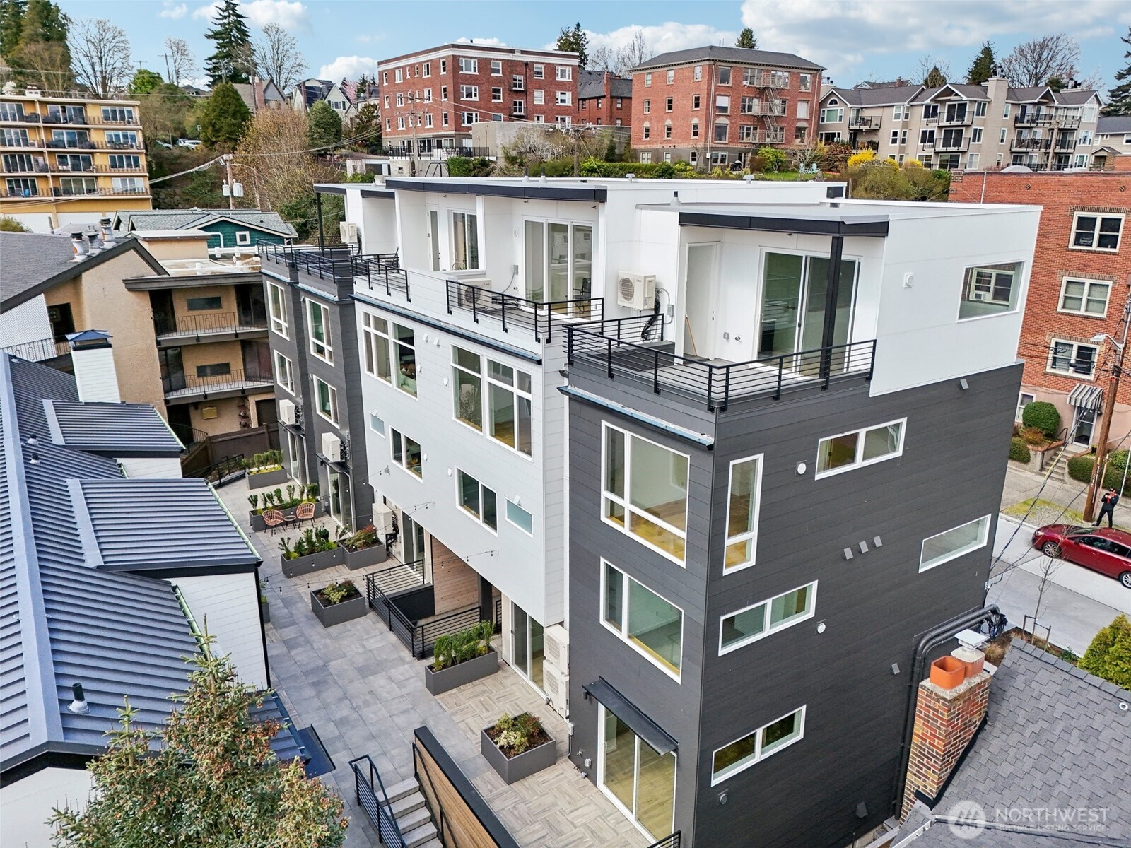 517 Howe Street Seattle WA 98109
