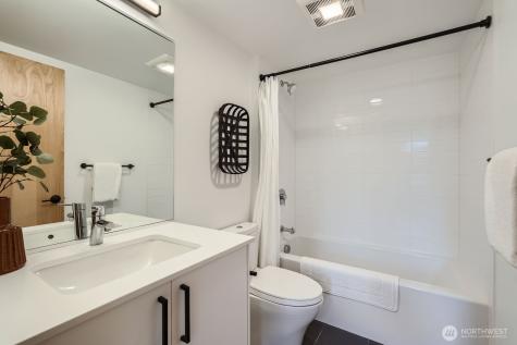 517 Howe Street Seattle WA 98109