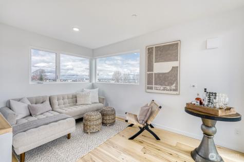 517 Howe Street Seattle WA 98109