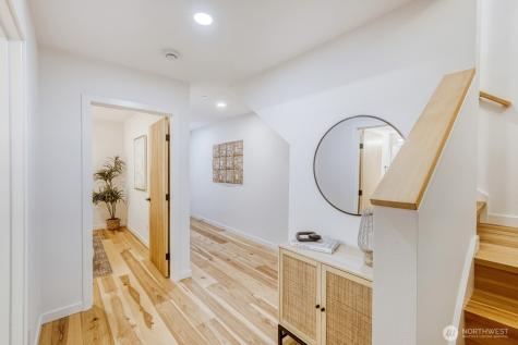 517 Howe Street Seattle WA 98109