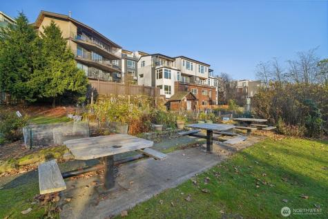 517 Howe Street Seattle WA 98109