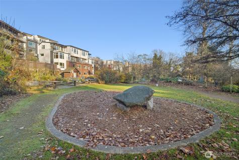 517 Howe Street Seattle WA 98109