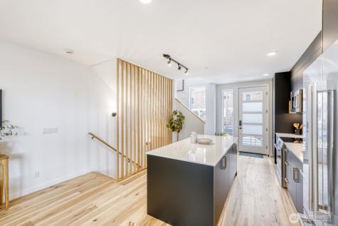 517 Howe Street Seattle WA 98109