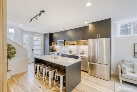 517 Howe Street Seattle WA 98109