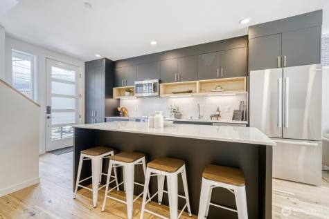 517 Howe Street Seattle WA 98109