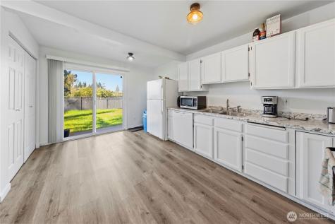 6505 Stewart Avenue E Puyallup WA 98371