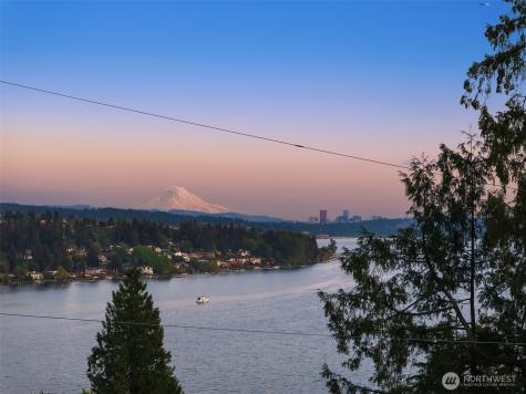 8902 NE 117th Place Kirkland WA 98034