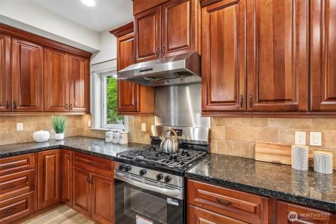 15831 SE 43rd Place Bellevue WA 98006