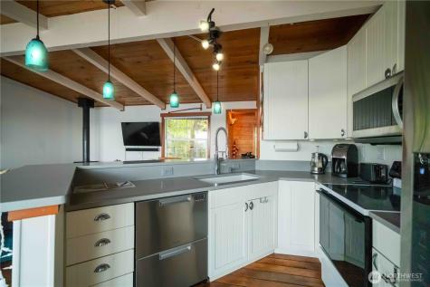 24 View Place Hat Island WA 98206