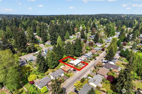 13321 28th Avenue NE Seattle WA 98125