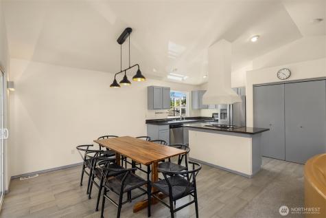 6627 Ellis Avenue S Seattle WA 98108