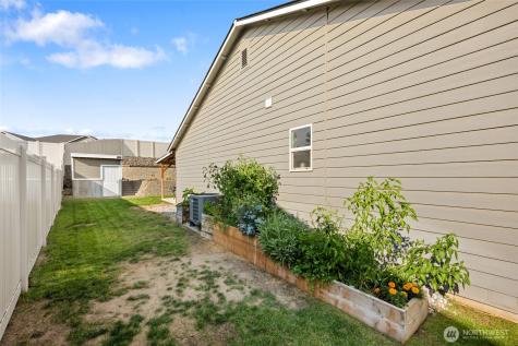 2223 Maryhill Street SE East Wenatchee WA 98802