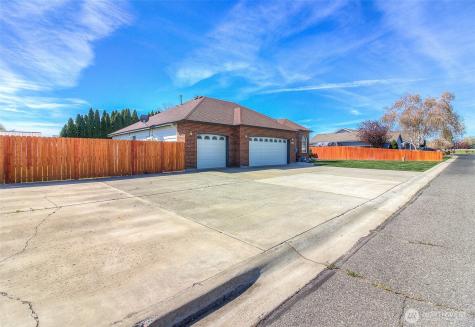 7512 Olmstead Court Yakima WA 98908