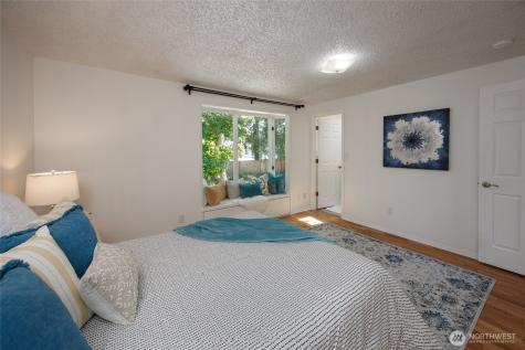 12822 NE 68th Street Kirkland WA 98033