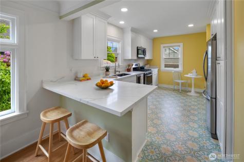 7529 32nd Avenue NW Seattle WA 98117