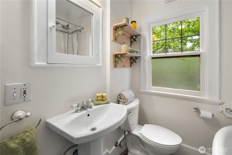 7529 32nd Avenue NW Seattle WA 98117