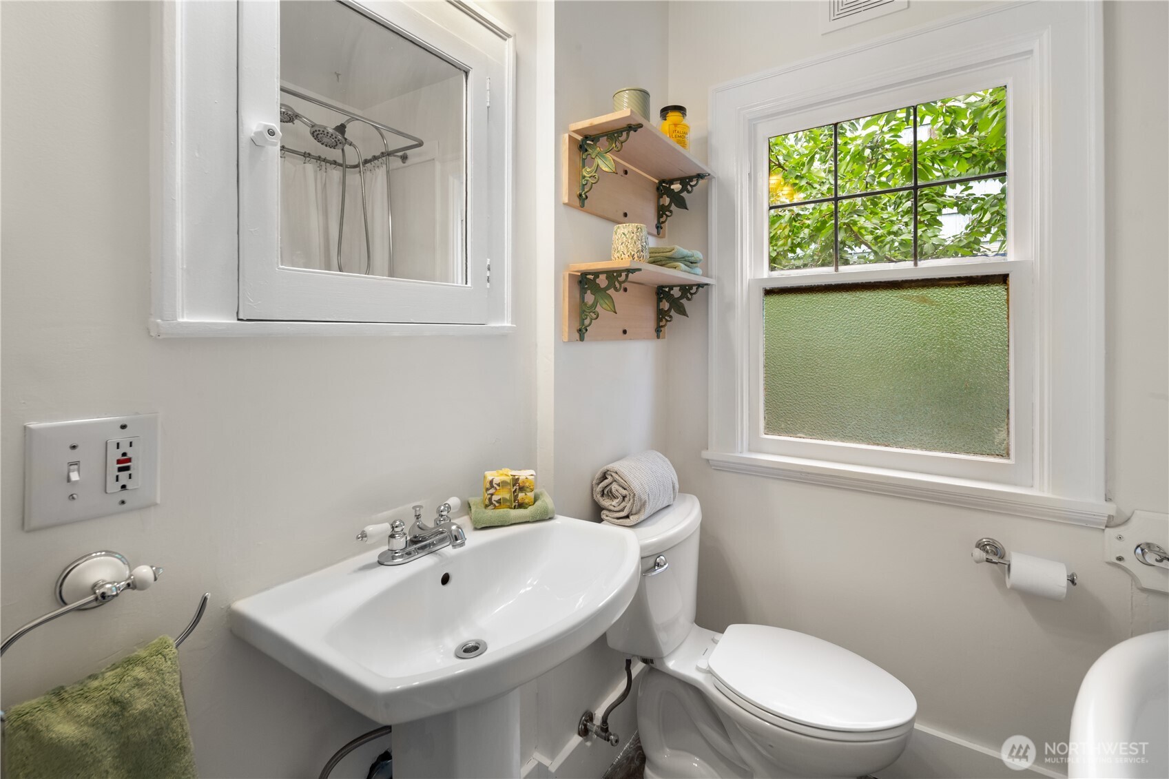 7529 32nd Avenue NW Seattle WA 98117