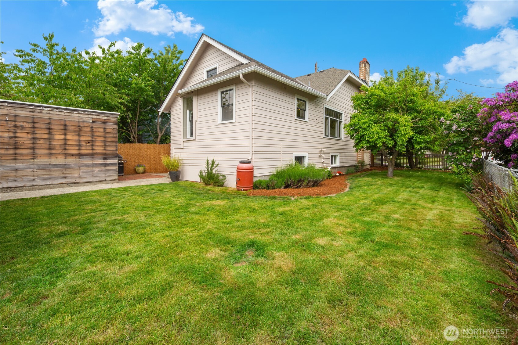 7529 32nd Avenue NW Seattle WA 98117