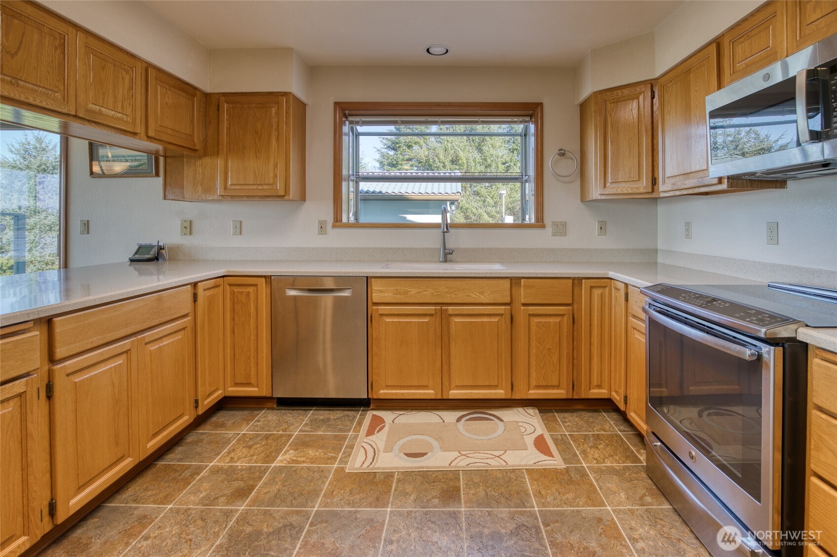 37 Rock View Lane Hoquiam WA 98550