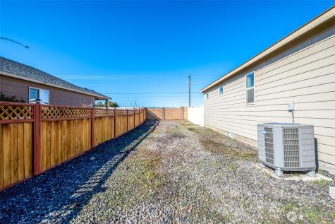 1019 Hilltop Avenue NE Quincy WA 98848