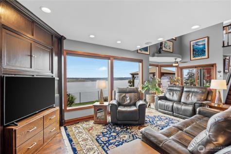 1551 13th Court Fox Island WA 98333