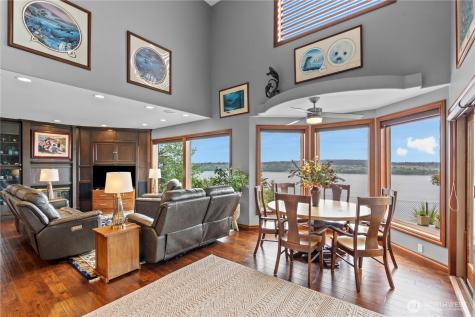 1551 13th Court Fox Island WA 98333