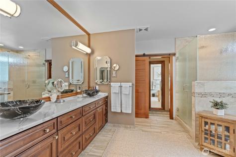 1551 13th Court Fox Island WA 98333