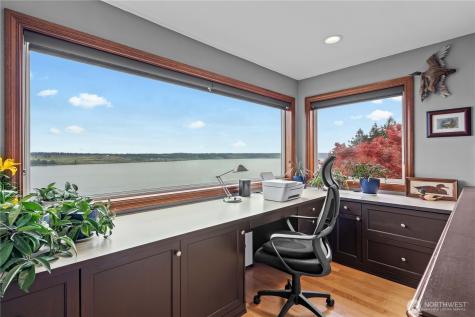 1551 13th Court Fox Island WA 98333