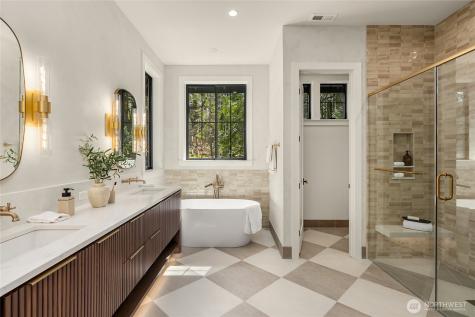 9473 Springwood Avenue NE Bainbridge Island WA 98110