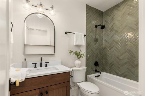9473 Springwood Avenue NE Bainbridge Island WA 98110