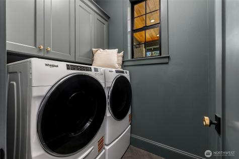 9473 Springwood Avenue NE Bainbridge Island WA 98110