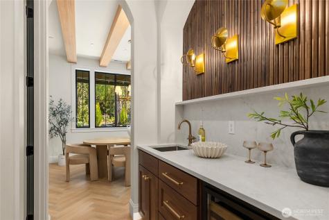 9473 Springwood Avenue NE Bainbridge Island WA 98110