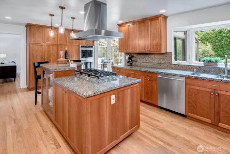 53 Cascade Key Bellevue WA 98006
