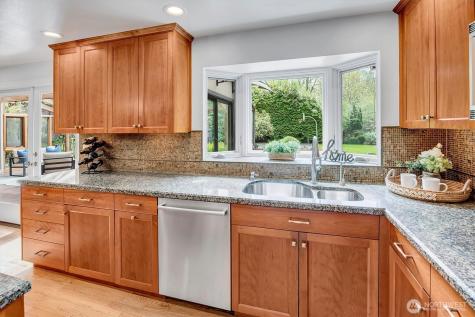 53 Cascade Key Bellevue WA 98006