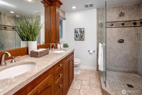 53 Cascade Key Bellevue WA 98006