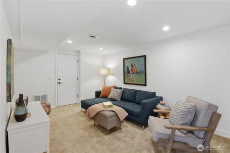 639 W Lake Sammamish Parkway NE Bellevue WA 98008
